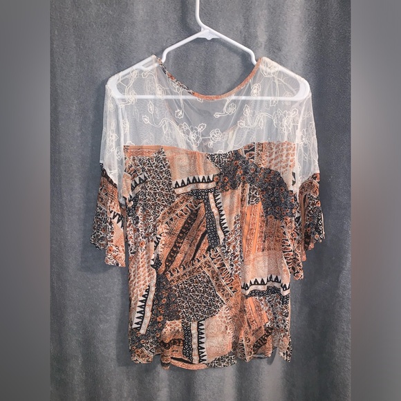 blouse with dark orange and black pattern with see thru shoulder fits like a LG - Picture 2 of 2